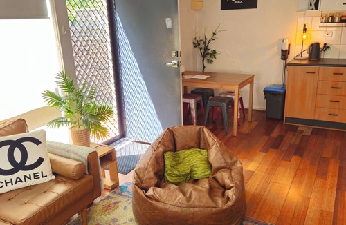 Northcote House | Quiet, peaceful northcote 1 bedroom unit