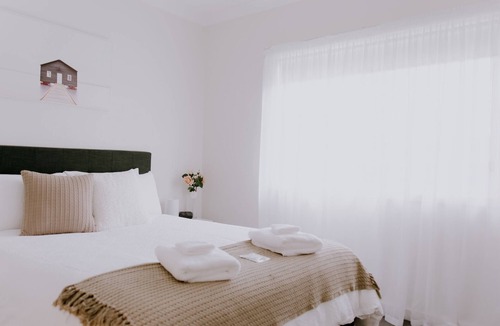 Central Mudgee House | Quiet relaxing Location,2 Bedroom 2 Bathroom Guesthouse.Walking distance to CBD.