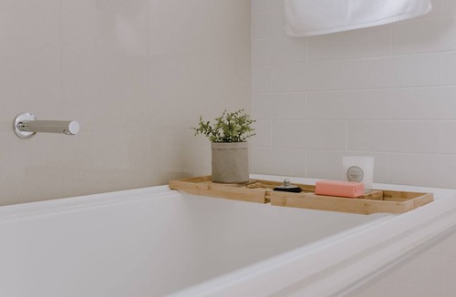 Central Mudgee House | Quiet relaxing Location,2 Bedroom 2 Bathroom Guesthouse.Walking distance to CBD.