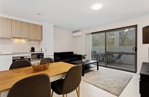 Rockingham Apartment | Quiet Rockingham Apt | Office Ready + Central - Yaran Suites 2 Bedroom 1 Bathroom Parkview Apartment - Ground Floor