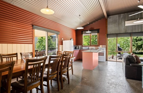 Bright Apartment | Quins Gap Escapes