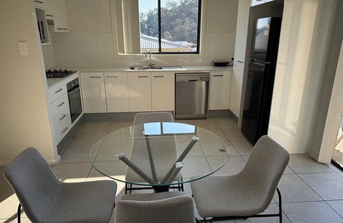 North Tamworth Apartment | quite , and modern flat , close to CBD
