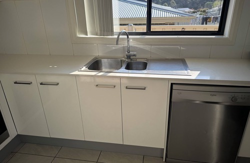 North Tamworth Apartment | quite , and modern flat , close to CBD