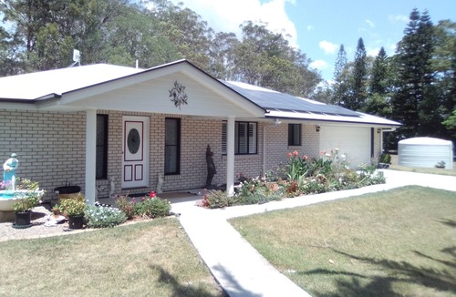 Woodford House | Quite country retreat surrounded by gardens, close to many interesting places.