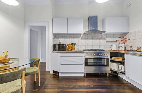 Randwick Apartment | Randwick Retreat | Beaches, CBD, Races, Parking