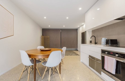 Carlton North House | Rathdowne Hideaway Peaceful Inner North Living
