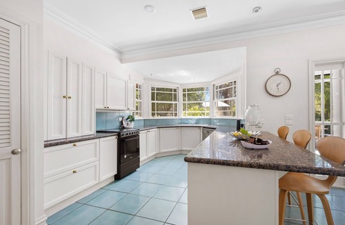 Moorooduc House | Raygold Park Equestrian Accommodation plus Pool House