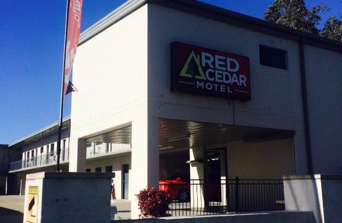 Muswellbrook Hotel | Red Cedar Motel