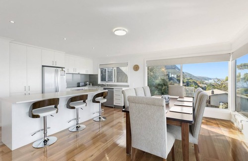 Lorne House | Red Dorman