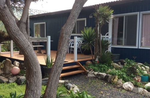 Augusta House | REDBEARD'S HIDEAWAY - Iconic Australian beachside shack, 2 min to the sea.