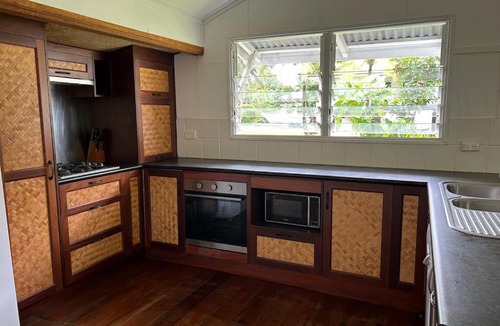 Mission Beach House | Reef Coast Cottage Absolute Beachfront
