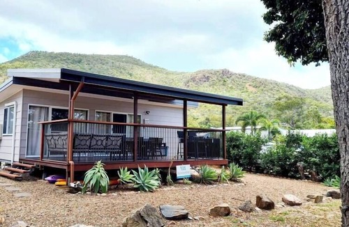 Hideaway Bay House | Reefside Retreat - Absolute Beachfront - Tiny Home