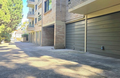 Neutral Bay Apartment | Refined comfort 1 bed Neutral Bay w parking & balcony