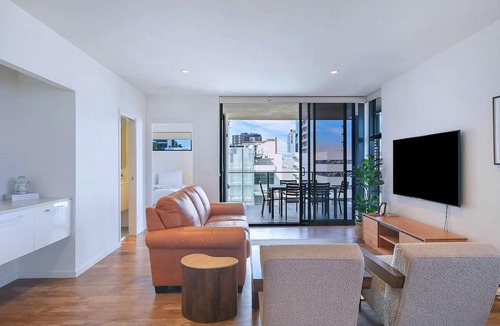 Toowong Apartment | Regatta Hideaway - A Breezy Balcony Residence