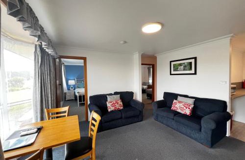 Strahan Resort | Regatta Point Tavern & Holiday Villas