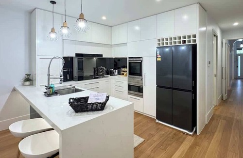 Richmond North House | Regent House - Luxury 4BR Richmond Family Home