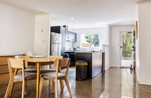 Broadwater Villa | Relax at 42 Cape View Resort