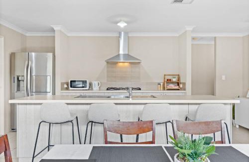 Dawesville House | Relax by the Sea Modern Beach Home