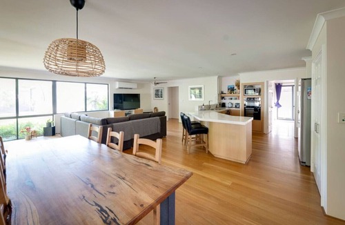 Geographe House | Relax to the Max - Pet Friendly Beach Retreat