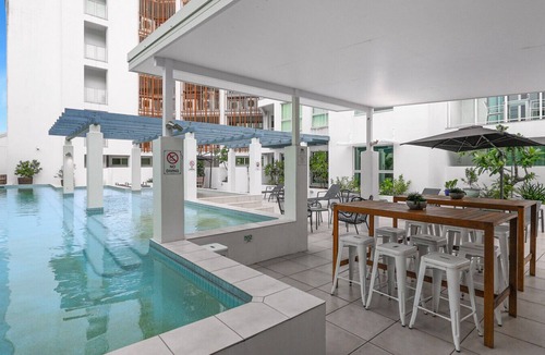 Cairns North Apartment | Relaxed City Living Just One Block from the Waterfront