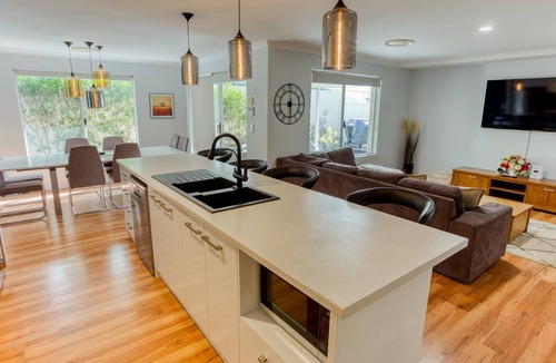 Dunsborough House | Relaxed Coastal Living at Birdie Retreat – Dunsborough