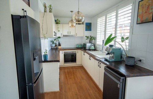 Dee Why Apartment | Relaxed Coastal Stay – 2 Bedroom Apartment with Outdoor Space
