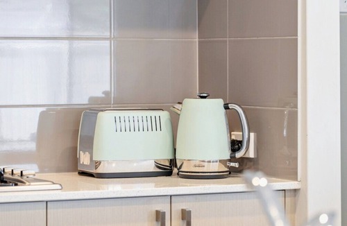Erskine House | Relaxing 4-Bedroom Holiday Home near Mandurah Foreshore - Estuary Break, Erskine