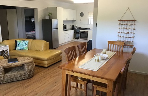 White Peak House | Relaxing Open Space Semi-rural Stay