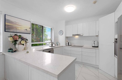 Torquay Apartment | Relaxing Pool Hervey Bay Getaway Steps from Beach