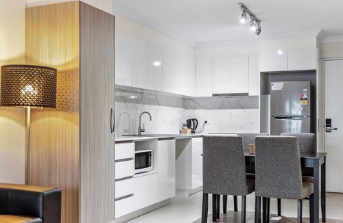 Rockingham Apartment | Relaxing -Rockingham Apt | LongStay, Comfort, Parking - 2 Bed 2 Bath Standard