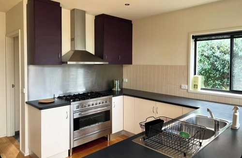 Highton House | Relaxing well-located stay in one of Geelong’s most sought-after suburbs.