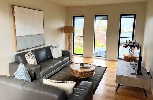 Highton House | Relaxing well-located stay in one of Geelong’s most sought-after suburbs.