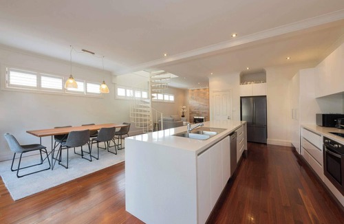 Richmond House | Renovated 3BR Family Home in Richmond with Parking