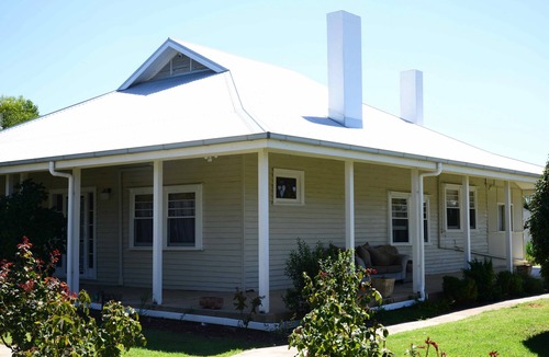 Tocumwal House | Renovated period home - close to shops, pubs, restaurants and the Murray River