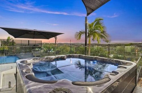 Pacific Pines House | Resort‑Style 5 bedroom Family Home - Pets Welcome - Near Theme Parks