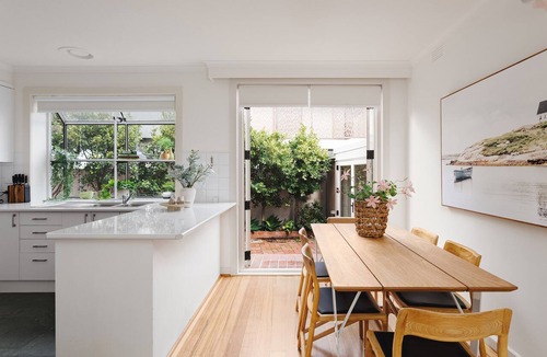 Aspendale House | Rest Ashored Direct Beach Access