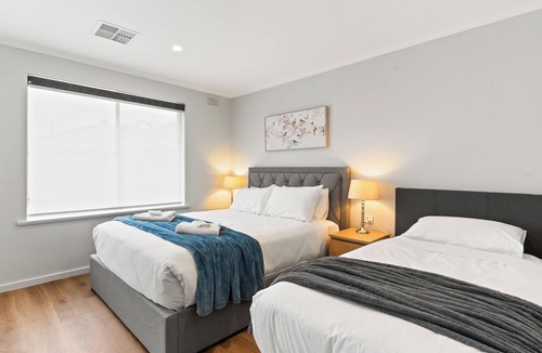 Payneham South Condo | Rest easy in this cozy, quiet and secure, 2 bedroom unit in Payneham South with no stairs. Linen hire included + Aircon throughout. Easy free parking & wifi too!