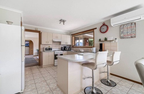 Torquay House | Retro Beach Break - 300 meters to the beach!