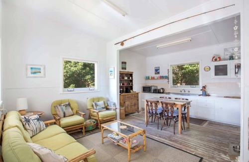 Kioloa House | Retro Beach Cottage
