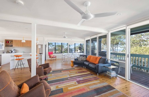 Mollymook Beach House | Retro Beach House at Mollymook