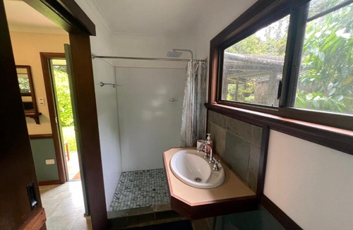 Topaz Cabin | Riflebird Lodge