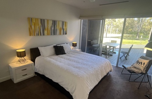 Tocumwal House | River Front Townhouse