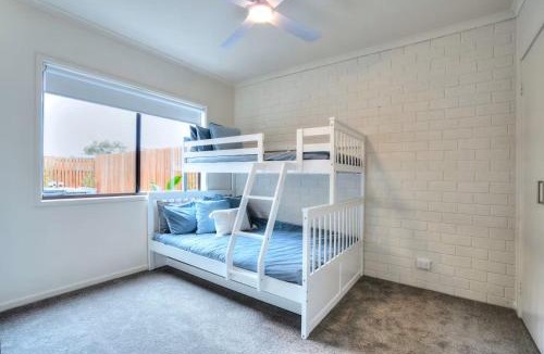 Ocean Grove House | River Grove Retreat Pet Friendly Close to River and Cafes