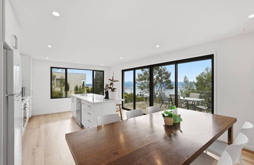 Sandy Bay House | River Views on Edith Ave