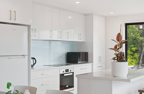 Sandy Bay House | River Views on Edith Ave