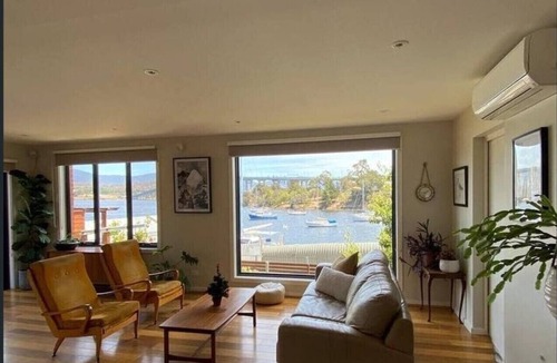 Rosny House | River Views on Rosny Bay
