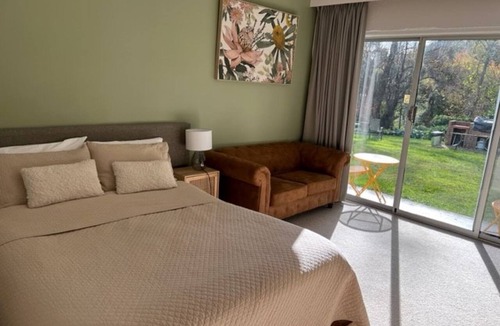 Bright Hotel | Riverbank Park Motel