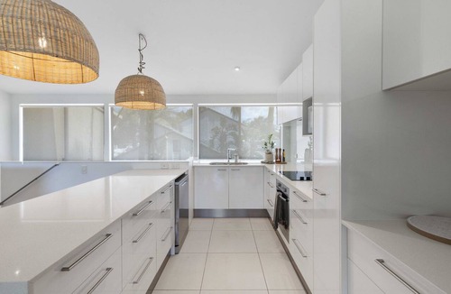 Noosaville Apartment | Riverfront Luxury - Poolside, Near Hastings