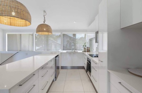 Noosaville Apartment | Riverfront Luxury - Poolside, Near Hastings