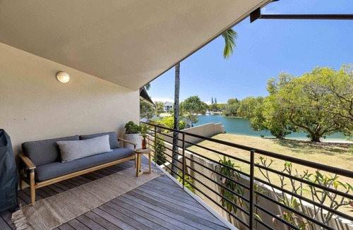 Noosaville Apartment | Riverfront Luxury - Poolside, Near Hastings